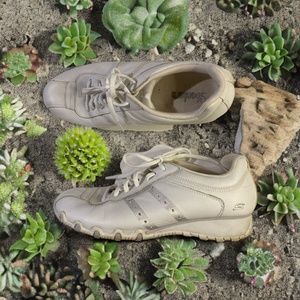 Sketchers White Leather Comfort Walking Shoes with Rhinestons Women's‎ Size US10